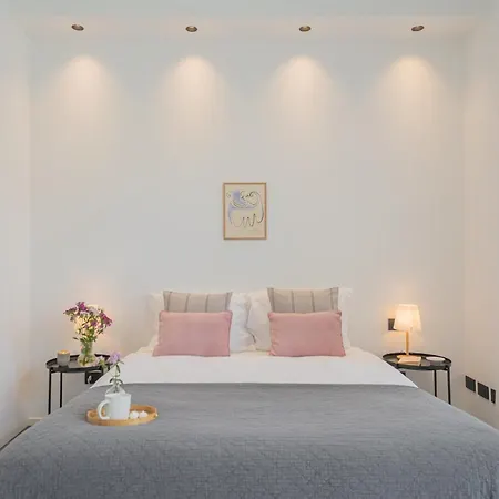 Piccola Lotus By Rent Carate Urio