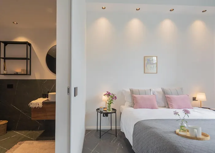 Piccola Lotus By Rent Carate Urio