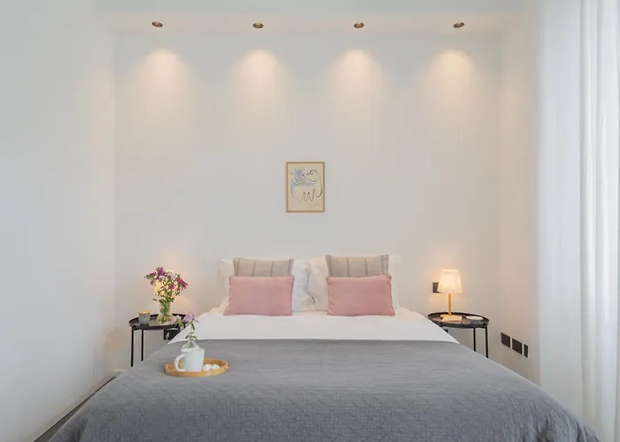 Piccola Lotus By Rent Carate Urio