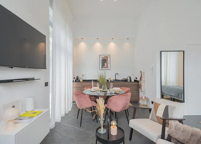 Piccola Lotus By Rent アパート